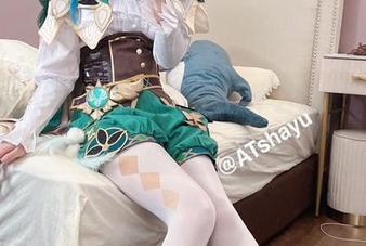 AT鲨女仆最新写真：这是什么乱七八糟的妩媚？