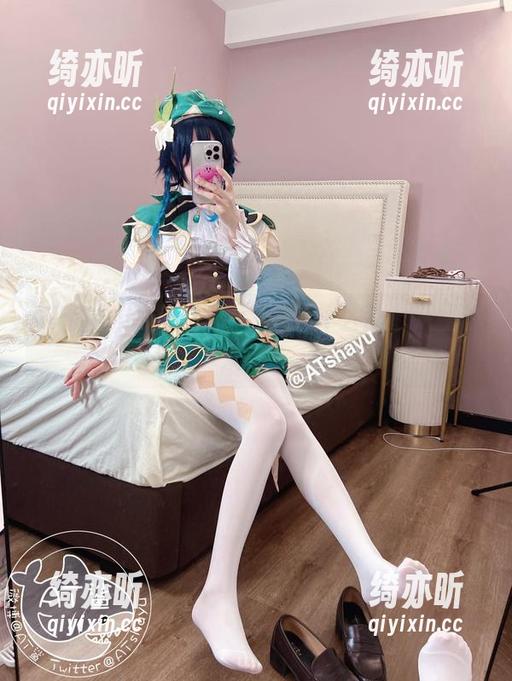 AT鲨女仆最新写真：这是什么乱七八糟的妩媚？