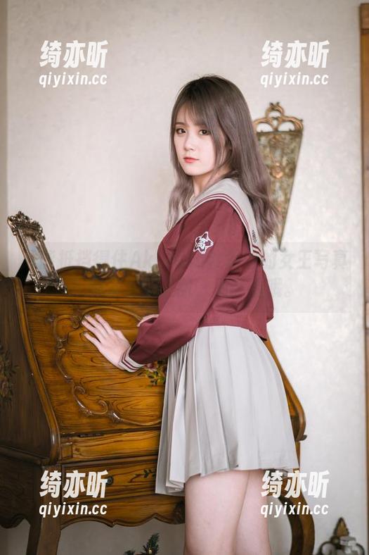 Akisoso秋楚楚 谁能抵挡得住Akisoso秋楚楚的女王写真?快来下载美丽,别害羞哦。