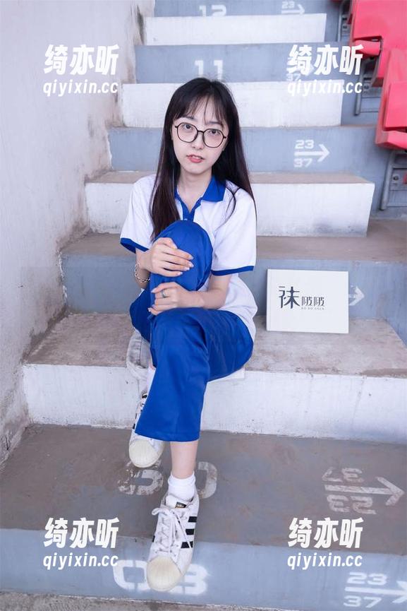 BoBoSocks袜啵啵 - 奶油的私拍，谁让她的cos服看起来那么诱人？