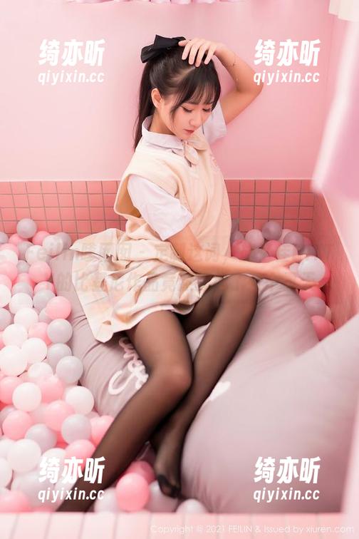 Feilin嗲囡囡-施忆佳KITTY Feilin嗲囡囡 - 定制这词,施忆佳KITTY的比基尼作品竟然撑起了整个夏天