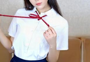 Feilin嗲囡囡 – 为什么模特YOYO的套装原图让我觉得有点羡慕？分享一下满脑的问号。