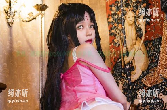 Hachi小芭 果然,眼镜是Hachi小芭的杀手锏,在线美图都被她撩到了!