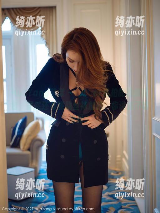 HuaYang花漾-玥儿玥er HuaYang花漾 - 玥儿玥er私拍的豹纹图包,居然还有朦胧丝袜加持,你说这不带感吗?