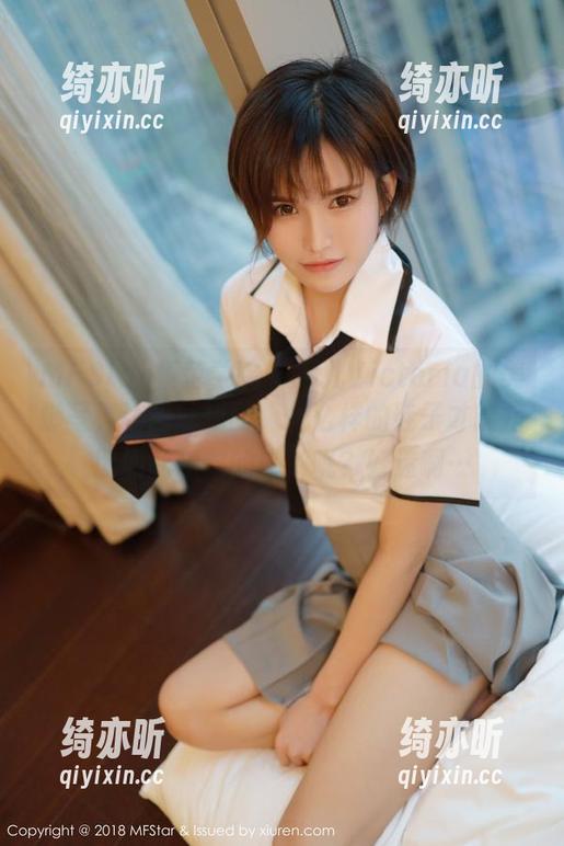 MFStar模范学院-果儿Victoria MFStar模范学院 - 果儿Victoria的美脚写真让我就想问,什么样的鞋子才能搭配如此精致的脚丫呢?好迷啊…