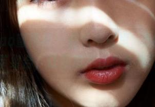 MiiTao蜜桃社 – 在线写真里，E杯奶茶与吊带组合，让我忍不住想多看几眼。