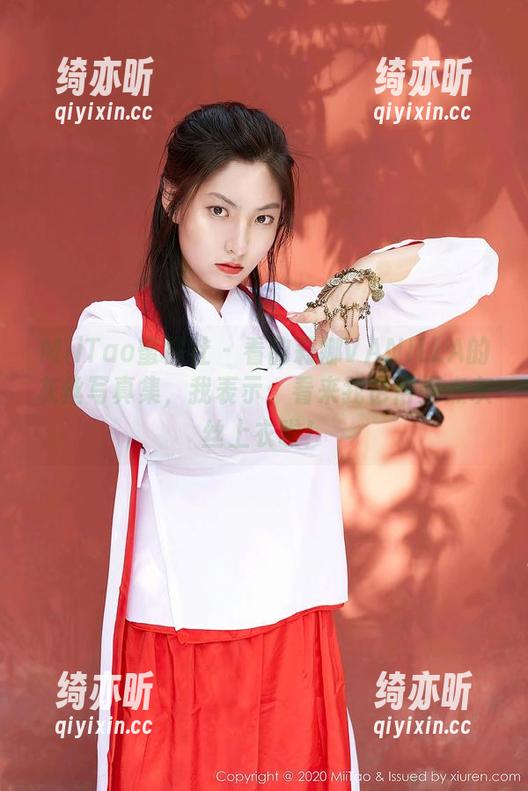 MiiTao蜜桃社-韵莉娜VANILLA MiiTao蜜桃社 - 看韵莉娜VANILLA的灰丝写真集,我表示:看来我也得买点灰丝上衣啦!