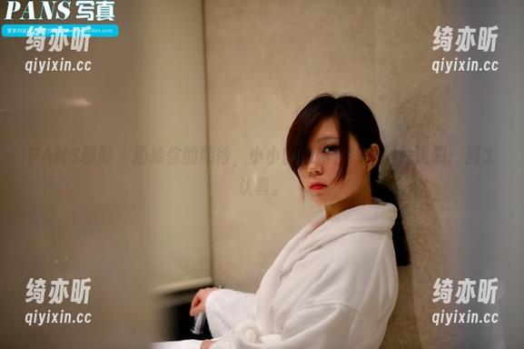 PANS摄影 - 扔掉你的期待，小小的姐姐在线，图片说明：别太认真。