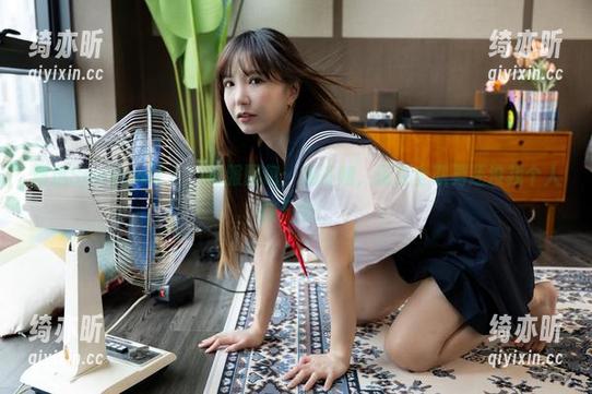 精选Seoyool(서율)制服图包：我打赌，现在全职男还没找个人敢开会！