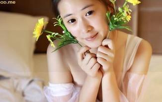 TGOD推女神 – 施忆佳黑丝资源，谁说丝袜只能搭配高跟？这个角度真绝。