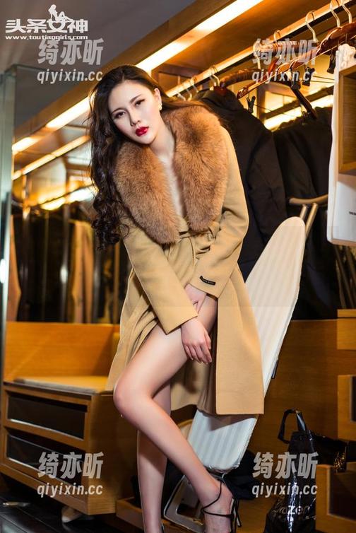 TouTiao头条女神-刘瑾希 TouTiao头条女神 - 下载刘瑾希的长腿原图,神奇的一步不说,先心里阵阵小激动。