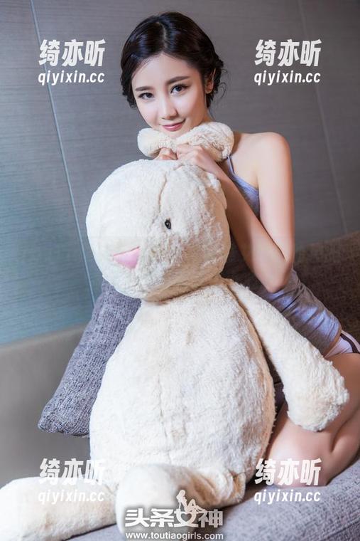 TouTiao头条女神-艾静香 TouTiao头条女神 - 来瞧瞧艾静香的校服全套,图包里有点小心思