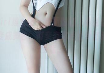 TuiGirl推女郎 – 美图时刻，谁让你把办公室变成舞台，何奕恋你后面到底藏了多少戏。