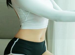 UGirls尤果网 – 王幼贞的比基尼写真：谁让她丢下了外套？