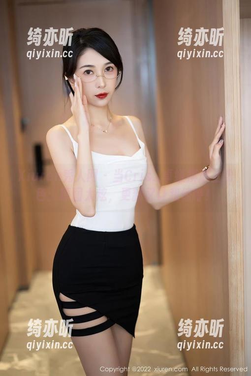 Xiuren秀人网-Cris_卓娅祺 Xiuren秀人网 - 当Cris_卓娅祺遇上粉色:原图太炫,更新又让我惊呼!