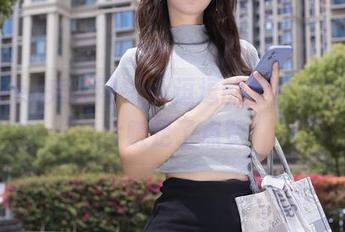 Xiuren秀人网 – 小逗逗的全套短裙，图片赚足了点赞