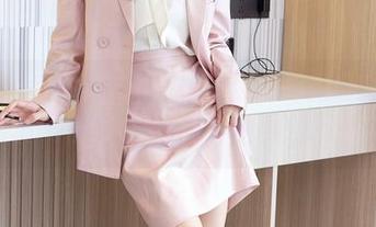 Xiuren秀人网 – 小逗逗带你奇遇少女写真，图包里藏着奇葩表情哦！