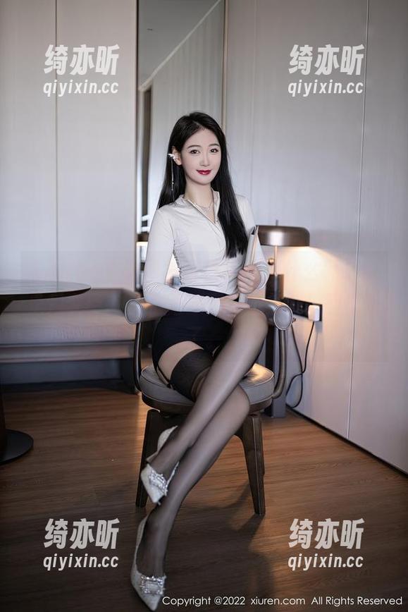 Xiuren秀人网-月夕Lily Xiuren秀人网 - 可别问我为什么,单单是月夕Lily的海边原图,气氛就值回票价了。