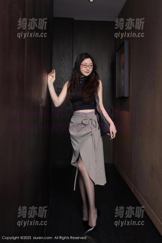 Xiuren秀人网 - 校服不只是学校的，果儿victoria的集合照片会带你漂泊一回。