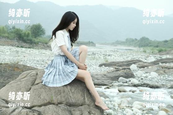 eloise软软 哇哦,eloise软软的原图分享,似乎很喜欢这个秘书的身份嘛。