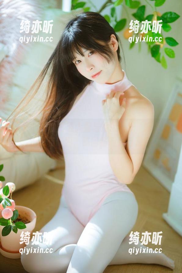 三无人型 新鲜出炉的三无人型与她的“妃咲旗袍”、cos和原图,脑回路有点自嗨啊。