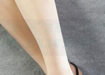 丽柜 – “额……”这是什么，尔尔裸足作品集，能引发你无尽联想。