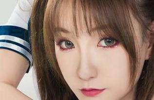 丽柜 – 白云的职业装写真，穿出一种只有她能懂的淡淡情绪…