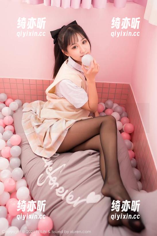 嗲囡囡-王婉悠Queen 嗲囡囡 - 图包里的小心机:王婉悠Queen空姐的全套打扮太迷人了吧。