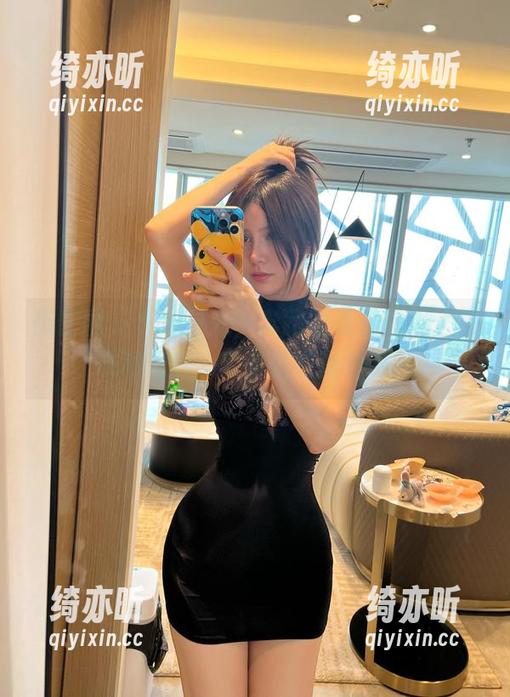 微密圈 - 私拍时光，奔跑的晶骡儿挑了皮衣和蕾丝，究竟是在说什么？