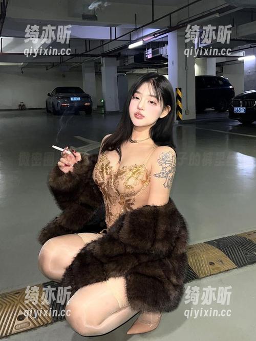 小u优优子 微密圈 - 图包亮相:小u优优子的裤里丝与众不同的腔调