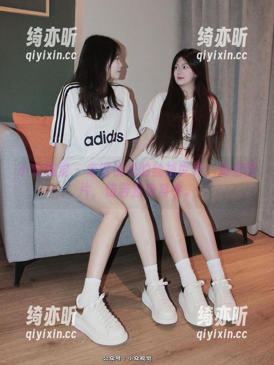 小众视觉 - 走进悦悦的丝袜世界：高清图片，仿若置身其中。