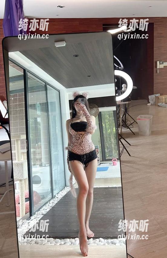 小玉吃果冻 微密圈 - 嗨,看小玉吃果冻的写真合集,巨无霸和清纯脸蛋是怎么脑洞大开的?