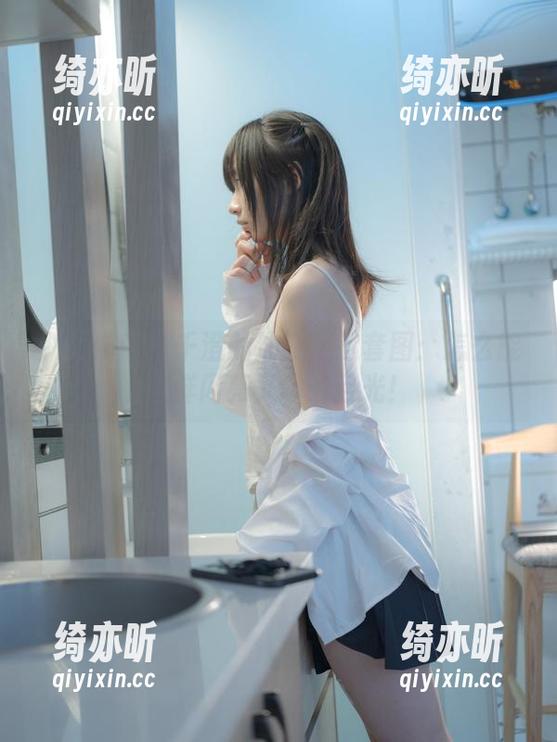 少女秩序-千澄 少女秩序 - 千澄的油亮精选套图:怎么能这样闪亮又吸引目光!