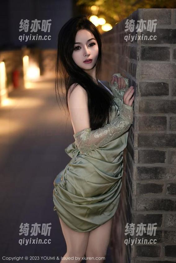 尤蜜荟-严利娅Yuliya 尤蜜荟 - 严利娅Yuliya居家写真集:家里有比阳台更好的地方吗?精选中的小角落真显眼。