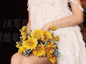 尤蜜荟 – JK写真:安然自信的展现,网盘里的单曲循环乐趣,来试试