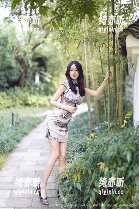 尤蜜荟-左冰Queen 尤蜜荟 - 无圣光中的左冰Queen连衣裙,有点意外吧?