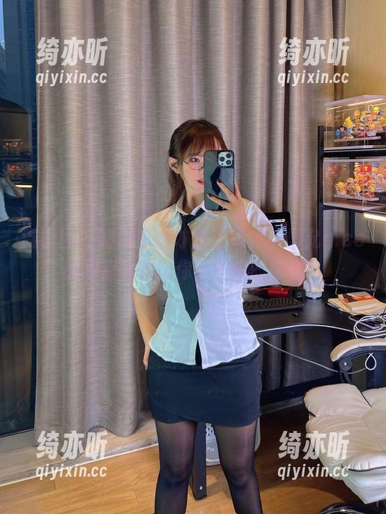 微密圈 - 制服黑丝才是王道，张思允nice的写真全套给你不一样的体验！