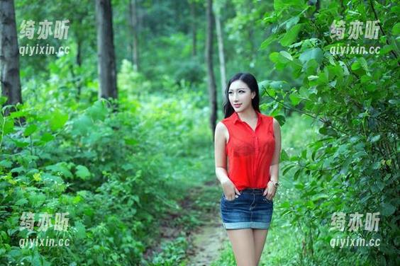 推女郎 - 王明明的灰丝私拍：让我质疑一下，谁说腿不可以是美丽的风景，敢来个‘腿’战天下？