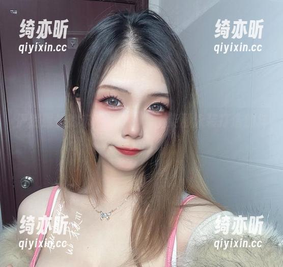 俨然舰长的末夜787，穿上柴郡泳装打造别样美图