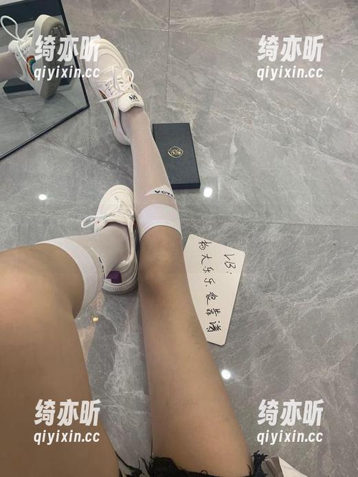杨大乐乐很靠谱 微密圈 - 下载杨大乐乐很靠谱的空姐图包吧,想象自己边飞边喝咖啡。