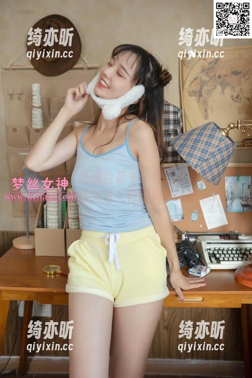 梦丝女神-乔儿 梦丝女神 - 高清合集——乔儿在办公室的懒散时光,低头看文件的样子还挺迷人。
