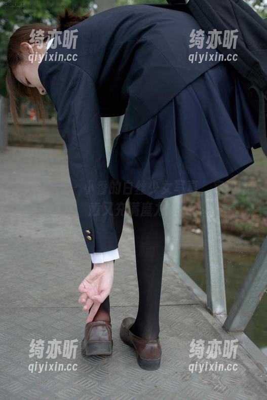 森萝财团-小香 森萝财团 - 小香的白丝少女写真,室内随意又充满魔力。