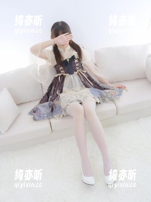 森萝财团 图包精选:森萝财团的红色校服肉丝少女,有点迷?