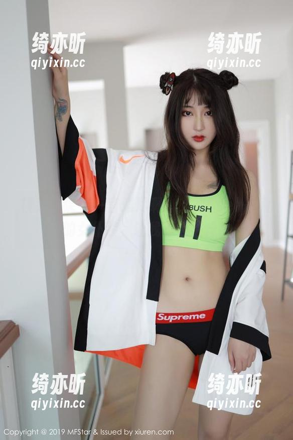 模范学院 - 一言难尽啊，艾莉Evelyn私拍的女仆装，让我想起了什么…