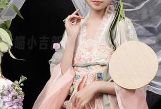 爆机少女喵小吉新上传的图片，更新了一点点意思