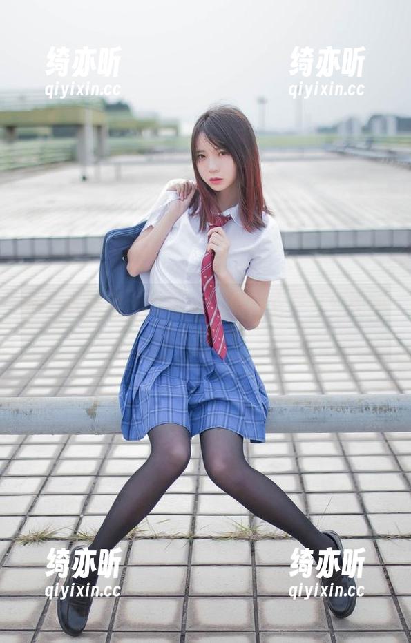迷失在网盘：疯猫ss的白内衣写真好评如潮