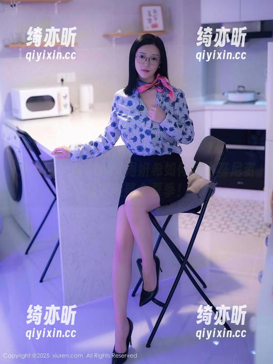 秀人网 - 看Carol周妍希如何用比基尼资源征服整个夏季！