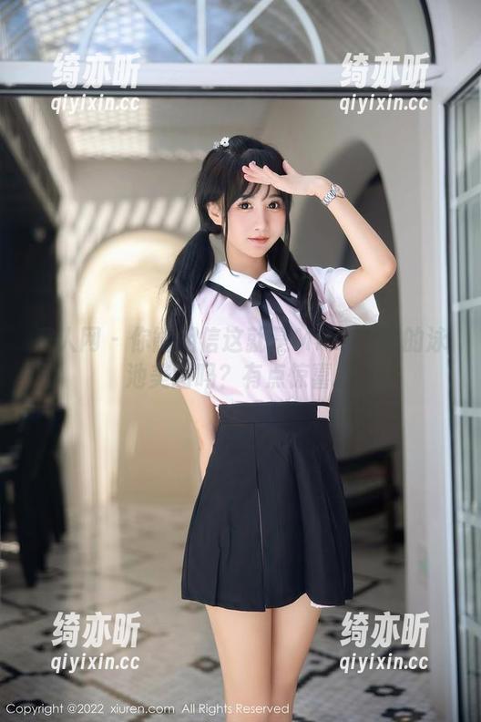 秀人网-Mina米娜 秀人网 - 你能相信这就是Mina米娜的泳池美图吗?有点惊喜。