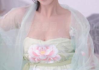 秀人网 – 精选睡衣套图,养乐多Doll把“我就在这里”这件事演绎得淋漓尽致。
