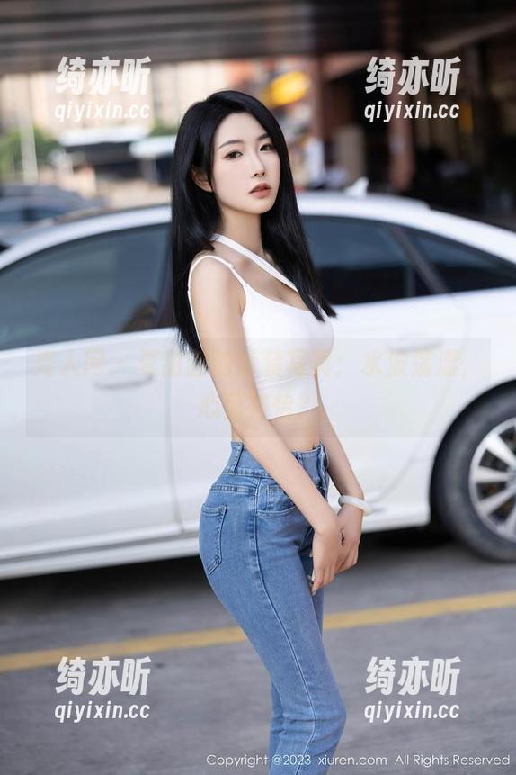 秀人网-夏甜甜 秀人网 - 夏甜甜的泳装写真:水波荡漾,心荡神怡?